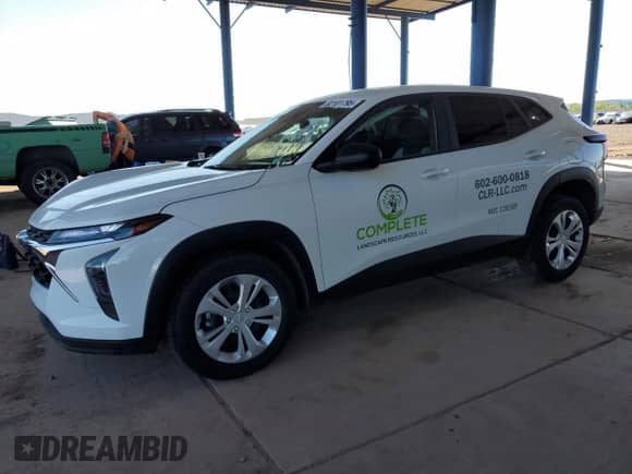 2024 Chevrolet Trax LS z VIN KL77LFE21RC186157, wystawiony jako Copart lot #82101795 z przebiegiem 26 789 mil mil oraz Szkoda całkowita • Salvage title. Historia ofert i sprzedaży dostępna na DreamBid. Obrazek 1.