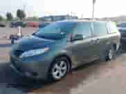 2013 Toyota Sienna LE AAS с VIN 5TDKK3DC9DS390320, выставлен на аукционе IAAI как лот 43214273 с пробегом 121 041 миль миль и . История ставок и продаж доступна на DreamBid. Изображение 19.