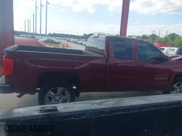 2017 Chevrolet Silverado 1500 LT with VIN 1GCRCREC5HZ271150, listed as a IAAI auction lot 41664684 with 117,731 mi miles and . Bid and sale history available at DreamBid. Image 13.