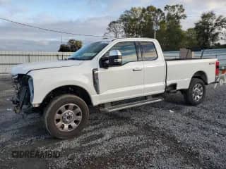 2024 Ford F-250 z VIN 1FT8X2BN8REC02202, wystawiony jako Copart lot #79477304 z przebiegiem 16 581 mil mil oraz Szkoda całkowita • Salvage title. Historia ofert i sprzedaży dostępna na DreamBid. Obrazek 1.