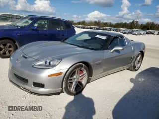2006 Chevrolet Corvette Z06 с VIN 1G1YY26E065101733, выставлен на аукционе Copart как лот 77251024 с пробегом Не указан миль и На запчасти • Non repairable. История ставок и продаж доступна на DreamBid. Изображение 1.