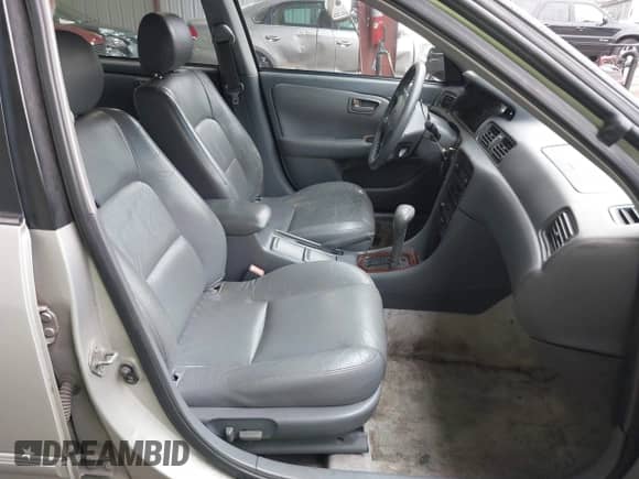 2001 Toyota Camry LE z VIN 4T1BF22K51U958185, wystawiony jako IAAI lot #42913557 z przebiegiem 141 066 mil mil oraz . Historia ofert i sprzedaży dostępna na DreamBid. Obrazek 5.