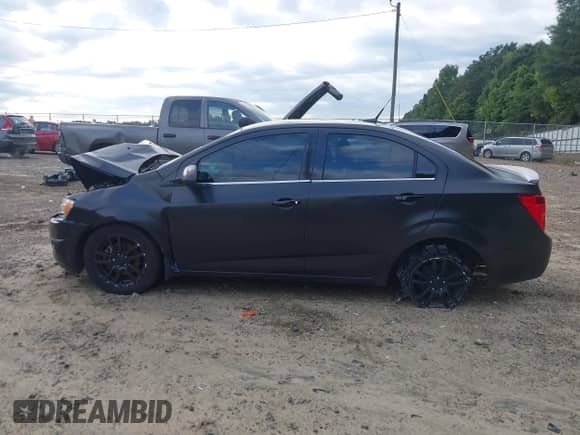 2013 Chevrolet Sonic LT с VIN 1G1JC5SH2D4168340, выставлен на аукционе IAAI как лот 43168491 с пробегом 147 319 миль миль и . История ставок и продаж доступна на DreamBid. Изображение 14.