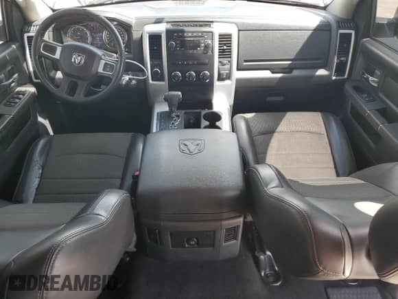 2010 Dodge 1500 ST z VIN 1D7RV1CT7AS183610, wystawiony jako Copart lot #60974125 z przebiegiem 92 023 mil mil oraz Szkoda całkowita • Salvage title. Historia ofert i sprzedaży dostępna na DreamBid. Obrazek 8.