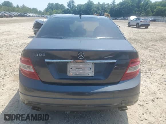 2010 Mercedes-Benz C 300 Sport с VIN WDDGF5EB1AR130733, выставлен на аукционе Copart как лот 67221705 с пробегом 137 815 миль миль и На запчасти • Non repairable. История ставок и продаж доступна на DreamBid. Изображение 6.
