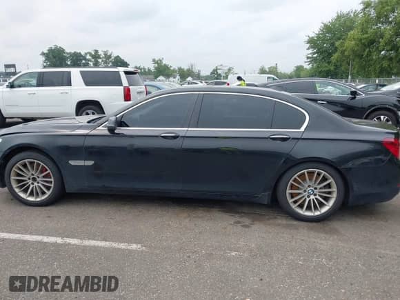 2013 BMW 7 Series 750Li xDrive with VIN WBAYF8C56DDE59233, listed as a IAAI auction lot 42916125 with Not provided miles and . Bid and sale history available at DreamBid. Image 15.