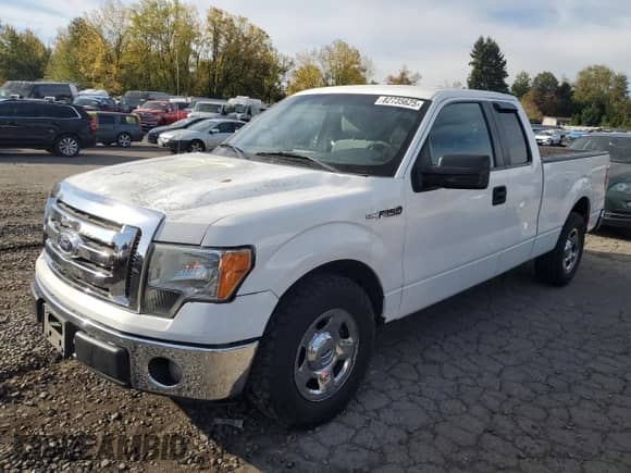 2011 Ford F-150 XL z VIN 1FTEX1CM7BFC52219, wystawiony jako Copart lot #82735625 z przebiegiem 388 717 mil mil oraz Czysty tytuł • Clean title. Historia ofert i sprzedaży dostępna na DreamBid. Obrazek 1.