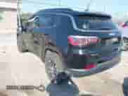 2017 Jeep Compass Latitude z VIN 3C4NJDBB6HT660714, wystawiony jako IAAI lot #43370557 z przebiegiem 99 034 mil mil oraz . Historia ofert i sprzedaży dostępna na DreamBid. Obrazek 3.