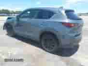 2023 Mazda CX-5 S Carbon Edition z VIN JM3KFBCM2P0200445, wystawiony jako IAAI lot #42745392 z przebiegiem 21 932 mil mil oraz . Historia ofert i sprzedaży dostępna na DreamBid. Obrazek 3.