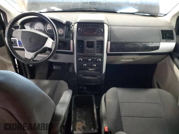 2010 Dodge Grand Caravan SXT z VIN 2D4RN5D17AR409597, wystawiony jako Copart lot #83994974 z przebiegiem Nie podano mil oraz Szkoda całkowita • Salvage title. Historia ofert i sprzedaży dostępna na DreamBid. Obrazek 8.