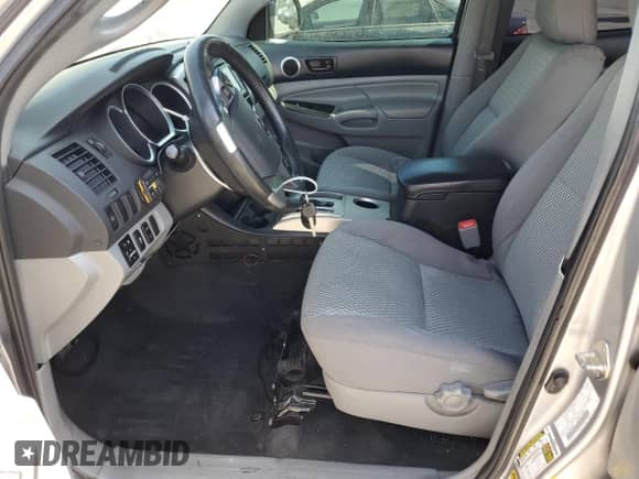 2015 Toyota Tacoma PreRunner z VIN 5TFJU4GNXFX089965, wystawiony jako Copart lot #80919965 z przebiegiem 218 933 mil mil oraz Szkoda całkowita • Salvage title. Historia ofert i sprzedaży dostępna na DreamBid. Obrazek 7.