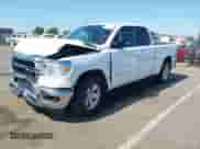 2020 Ram 1500 Big Horn z VIN 1C6RREBT4LN256707, wystawiony jako IAAI lot #42489432 z przebiegiem 95 117 mil mil oraz . Historia ofert i sprzedaży dostępna na DreamBid. Obrazek 18.