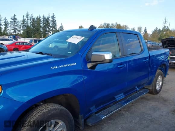 2022 Chevrolet Silverado 1500 LT z VIN 1GCPDDEK1NZ631444, wystawiony jako IAAI lot #43555685 z przebiegiem 57 360 mil mil oraz . Historia ofert i sprzedaży dostępna na DreamBid. Obrazek 6.