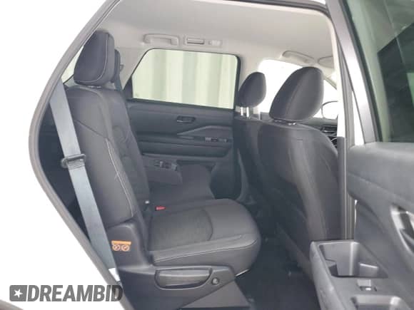 2025 Nissan Pathfinder SV z VIN 5N1DR3BA7SC207416, wystawiony jako Copart lot #66493915 z przebiegiem 15 597 mil mil oraz Czysty tytuł • Clean title. Historia ofert i sprzedaży dostępna na DreamBid. Obrazek 11.