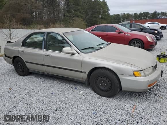 1996 Honda Accord with VIN 1HGCE6647TA010021, listed as a Copart auction lot 86294974 with 162,400 mi miles and Salvage title. Bid and sale history available at DreamBid. Image 4.