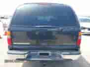 2003 Chevrolet Suburban LS z VIN 3GNEC16TX3G243519, wystawiony jako IAAI lot #42451637 z przebiegiem 133 806 mil mil oraz . Historia ofert i sprzedaży dostępna na DreamBid. Obrazek 16.