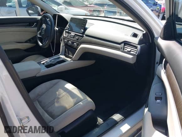 2018 Honda Accord EX z VIN 1HGCV3F4XJA008498, wystawiony jako IAAI lot #42832076 z przebiegiem 111 546 mil mil oraz . Historia ofert i sprzedaży dostępna na DreamBid. Obrazek 5.