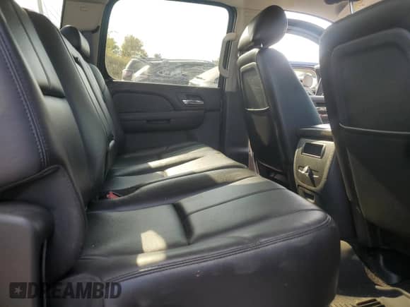 2011 Chevrolet Silverado 2500HD LTZ z VIN 1GC1KYC87BF132283, wystawiony jako Copart lot #72051445 z przebiegiem 207 897 mil mil oraz Czysty tytuł • Clean title. Historia ofert i sprzedaży dostępna na DreamBid. Obrazek 10.