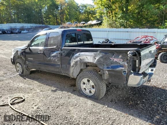 2006 Toyota Tacoma с VIN 5TEUU42N06Z242947, выставлен на аукционе Copart как лот 81243935 с пробегом 72 666 миль миль и Списание • Salvage title. История ставок и продаж доступна на DreamBid. Изображение 2.