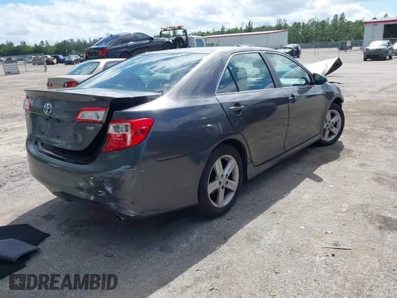 2013 Toyota Camry LE z VIN 4T1BF1FK6DU225796, wystawiony jako IAAI lot #43475385 z przebiegiem 160 867 mil mil oraz . Historia ofert i sprzedaży dostępna na DreamBid. Obrazek 4.