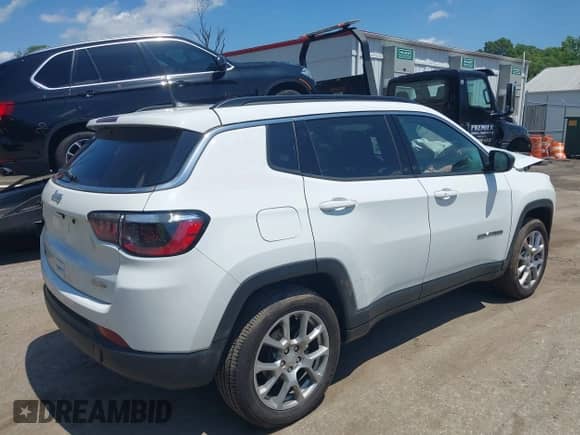 2024 Jeep Compass Latitude Lux с VIN 3C4NJDFN8RT142657, выставлен на аукционе IAAI как лот 42548820 с пробегом 29 287 миль миль и . История ставок и продаж доступна на DreamBid. Изображение 4.