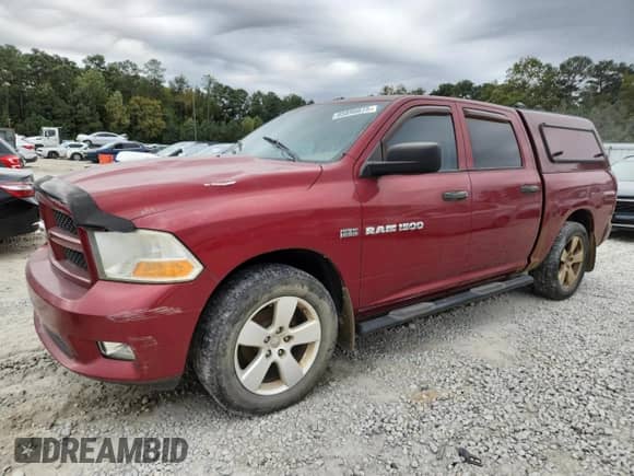 2012 Ram 1500 Express z VIN 1C6RD6KT4CS236348, wystawiony jako Copart lot #85896675 z przebiegiem 229 894 mil mil oraz Czysty tytuł • Clean title. Historia ofert i sprzedaży dostępna na DreamBid. Obrazek 1.