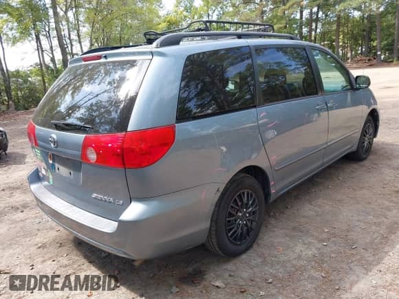 2010 Toyota Sienna CE z VIN 5TDKK4CC2AS327868, wystawiony jako IAAI lot #43291981 z przebiegiem 149 532 mil mil oraz . Historia ofert i sprzedaży dostępna na DreamBid. Obrazek 4.