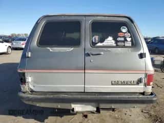 1990 Chevrolet Suburban с VIN 1GNEV16K4LF109799, выставлен на аукционе Copart как лот 80185334 с пробегом 288 453 миль миль и Списание • Salvage title. История ставок и продаж доступна на DreamBid. Изображение 6.