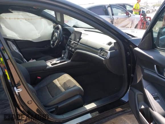 2022 Honda Accord Sport z VIN 1HGCV1F32NA118205, wystawiony jako IAAI lot #42959077 z przebiegiem 46 349 mil mil oraz . Historia ofert i sprzedaży dostępna na DreamBid. Obrazek 5.