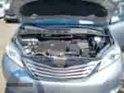 2017 Toyota Sienna XLE z VIN 5TDDZ3DC5HS183708, wystawiony jako IAAI lot #42747280 z przebiegiem 146 644 mil mil oraz . Historia ofert i sprzedaży dostępna na DreamBid. Obrazek 10.