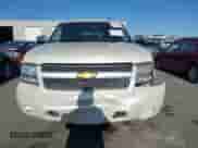 2014 Chevrolet Tahoe LTZ z VIN 1GNSKCE0XER128575, wystawiony jako IAAI lot #42009959 z przebiegiem 129 628 mil mil oraz . Historia ofert i sprzedaży dostępna na DreamBid. Obrazek 12.