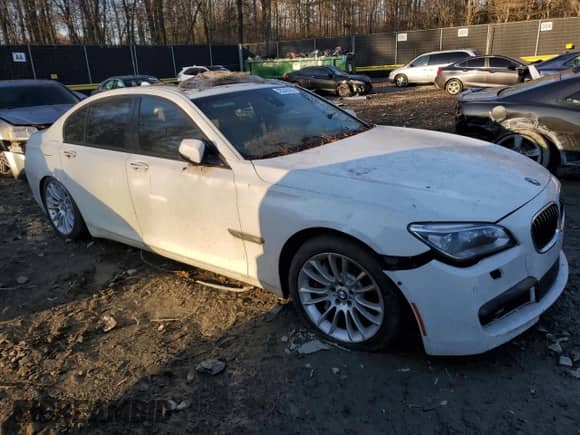 2013 BMW 7 Series 750i с VIN WBAYA8C50DC996469, выставлен на аукционе Copart как лот 41450395 с пробегом 17 504 миль миль и На запчасти • Non repairable. История ставок и продаж доступна на DreamBid. Изображение 4.