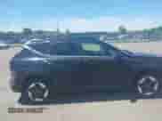 2024 Hyundai Kona Limited z VIN KM8HE3A68RU010317, wystawiony jako IAAI lot #42270825 z przebiegiem 5 702 mil mil oraz . Historia ofert i sprzedaży dostępna na DreamBid. Obrazek 14.