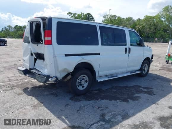 2014 Chevrolet Express Passenger LT with VIN 1GAZGYFG8E1130432, listed as a IAAI auction lot 42487756 with 176,418 mi miles and . Bid and sale history available at DreamBid. Image 4.