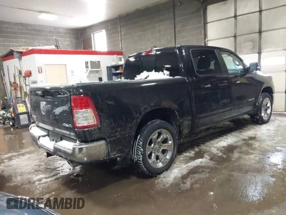 2020 Ram 1500 Big Horn z VIN 1C6SRFFT4LN195893, wystawiony jako IAAI lot #41606868 z przebiegiem 24 816 mil mil oraz . Historia ofert i sprzedaży dostępna na DreamBid. Obrazek 4.