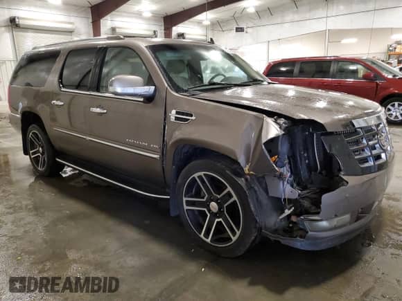 2013 Cadillac Escalade ESV Luxury с VIN 1GYS4HEF6DR319584, выставлен на аукционе Copart как лот 64249015 с пробегом 166 223 миль миль и Списание • Salvage title. История ставок и продаж доступна на DreamBid. Изображение 4.