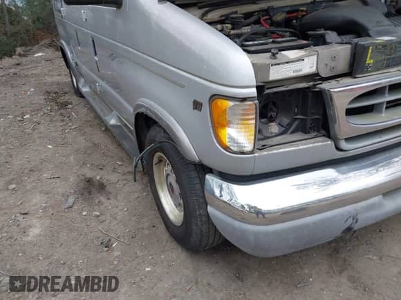 2002 Ford Econoline Cargo z VIN 1FDRE14W72HB82339, wystawiony jako IAAI lot #41730429 z przebiegiem 214 165 mil mil oraz . Historia ofert i sprzedaży dostępna na DreamBid. Obrazek 6.