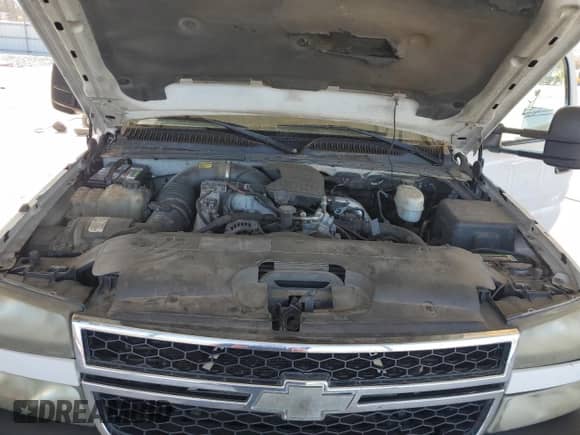 2006 Chevrolet Silverado 3500 z VIN 1GBJC33D26F186405, wystawiony jako Copart lot #89281355 z przebiegiem 444 944 mil mil oraz Czysty tytuł • Clean title. Historia ofert i sprzedaży dostępna na DreamBid. Obrazek 11.