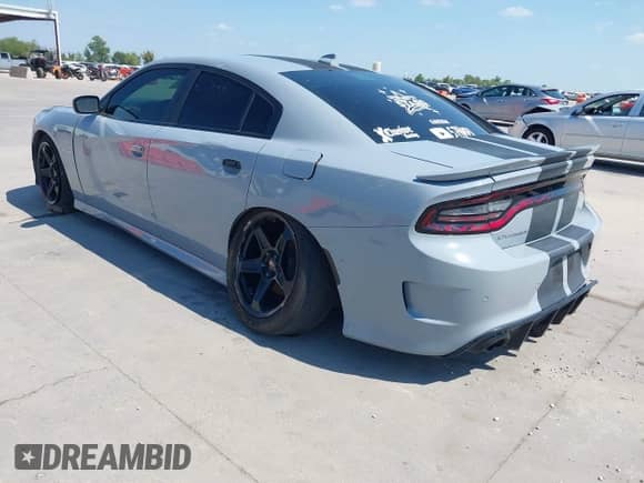 2020 Dodge Charger R/T z VIN 2C3CDXCT5LH212333, wystawiony jako IAAI lot #43185266 z przebiegiem 106 327 mil mil oraz . Historia ofert i sprzedaży dostępna na DreamBid. Obrazek 3.