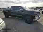 2020 Chevrolet Silverado 1500 LTZ z VIN 3GCUYGET7LG165730, wystawiony jako Copart lot #83983935 z przebiegiem 105 648 mil mil oraz Szkoda całkowita • Salvage title. Historia ofert i sprzedaży dostępna na DreamBid. Obrazek 4.