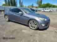 2015 Hyundai Genesis Coupe Ultimate с VIN KMHHU6KJXFU130056, выставлен на аукционе Copart как лот 81884585 с пробегом 86 923 миль миль и Списание • Salvage title. История ставок и продаж доступна на DreamBid. Изображение 4.