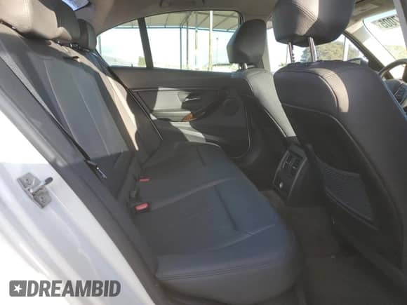 2014 BMW 3 Series 328i с VIN WBA3C1C5XEK115327, выставлен на аукционе Copart как лот 82717005 с пробегом 222 025 миль миль и Чистый • Clean title. История ставок и продаж доступна на DreamBid. Изображение 10.