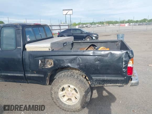 1997 Toyota Tacoma с VIN 4TAWN72N0VZ281132, выставлен на аукционе IAAI как лот 42177363 с пробегом 145 622 миль миль и . История ставок и продаж доступна на DreamBid. Изображение 19.