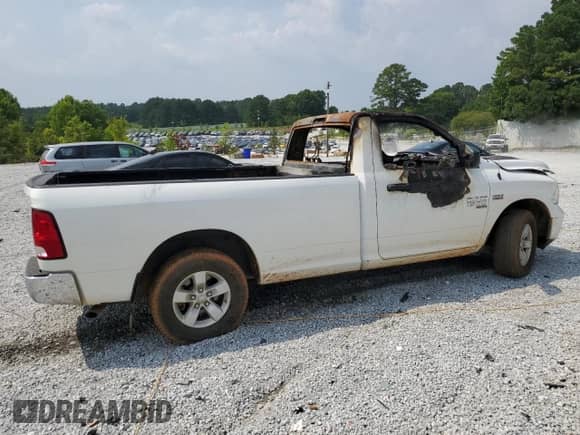 2019 Ram 1500 Tradesman z VIN 3C6JR6DT0KG674611, wystawiony jako Copart lot #62352015 z przebiegiem Nie podano mil oraz Nie do naprawy • Non repairable. Historia ofert i sprzedaży dostępna na DreamBid. Obrazek 3.