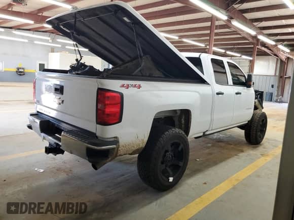 2018 Chevrolet Silverado 2500HD Work Truck z VIN 1GC2KUEG5JZ337082, wystawiony jako Copart lot #60600615 z przebiegiem Nie podano mil oraz Szkoda całkowita • Salvage title. Historia ofert i sprzedaży dostępna na DreamBid. Obrazek 3.