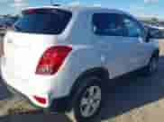 2022 Chevrolet Trax LS z VIN KL7CJNSM6NB518906, wystawiony jako IAAI lot #43379942 z przebiegiem Nie podano mil oraz . Historia ofert i sprzedaży dostępna na DreamBid. Obrazek 4.