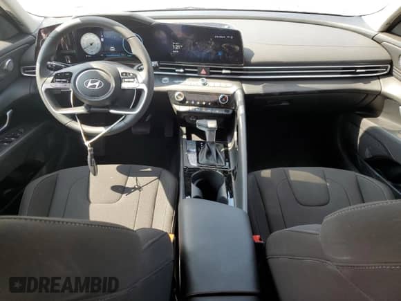 2025 Hyundai Elantra SEL Convenience z VIN KMHLS4DG6SU021304, wystawiony jako Copart lot #80667675 z przebiegiem 314 mil mil oraz Szkoda całkowita • Salvage title. Historia ofert i sprzedaży dostępna na DreamBid. Obrazek 8.