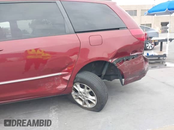 2005 Toyota Sienna XLE Limited z VIN 5TDZA22C15S281382, wystawiony jako IAAI lot #43300575 z przebiegiem 141 246 mil mil oraz . Historia ofert i sprzedaży dostępna na DreamBid. Obrazek 6.