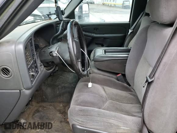 2006 Chevrolet Silverado 3500 SRW Wrk Trk z VIN 1GCHK33D06F193124, wystawiony jako Copart lot #82371274 z przebiegiem 187 087 mil mil oraz Szkoda całkowita • Salvage title. Historia ofert i sprzedaży dostępna na DreamBid. Obrazek 7.
