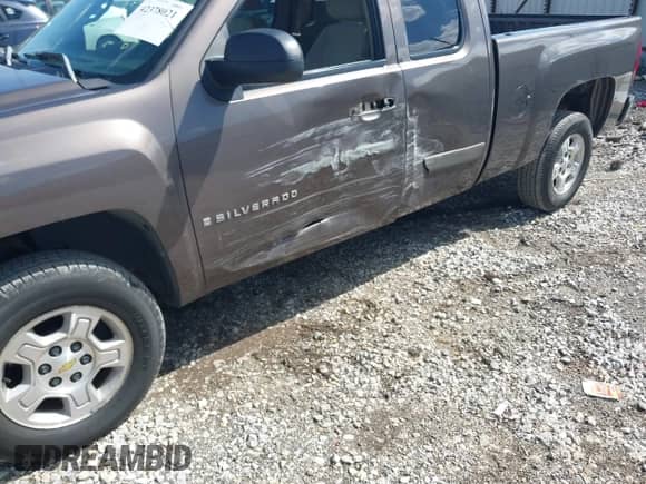 2007 Chevrolet Silverado 1500 1LT with VIN 2GCEC19CX71620756, listed as a IAAI auction lot 42378021 with 229,855 mi miles and . Bid and sale history available at DreamBid. Image 6.